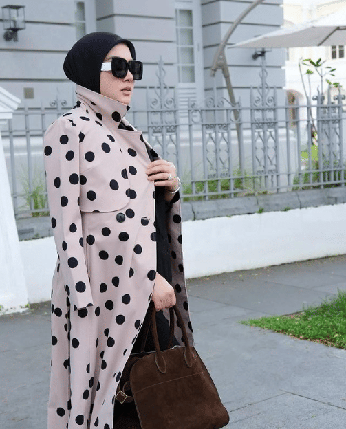 Syahrini (instagram.com/princessyahrini)