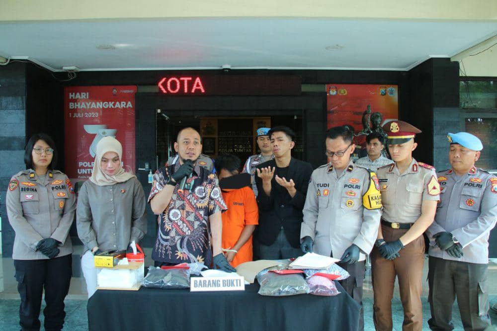 Konferensi pers kasus pemerkosaan gadis Blitar di Kota Malang. (IDN Times/Rizal Adhi Pratama)