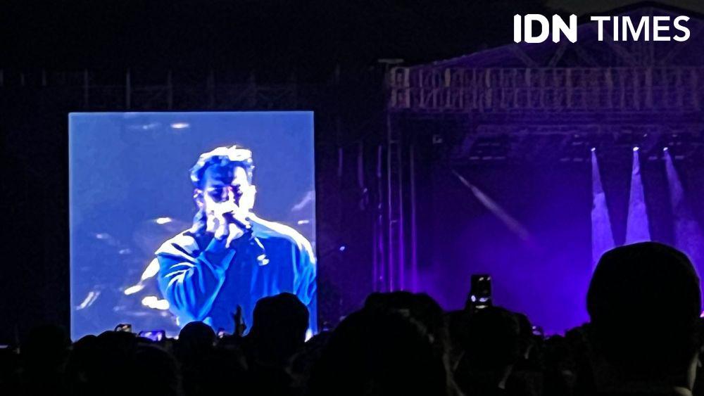 Banyak Gimik di Konser Avenged Sevenfold, M Shadows Prank Penonton