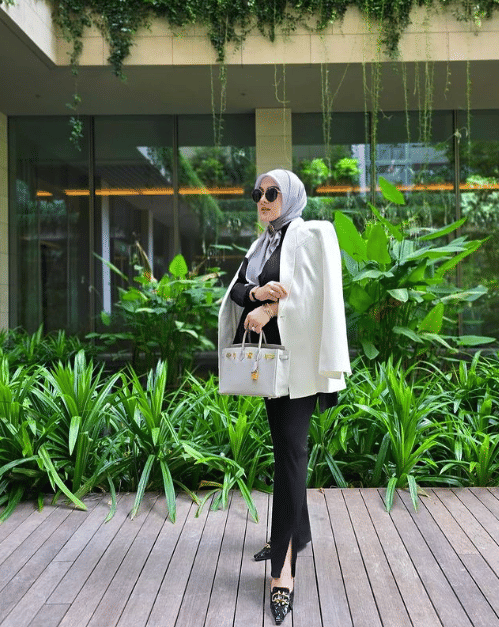 Syahrini (instagram.com/princessyahrini)