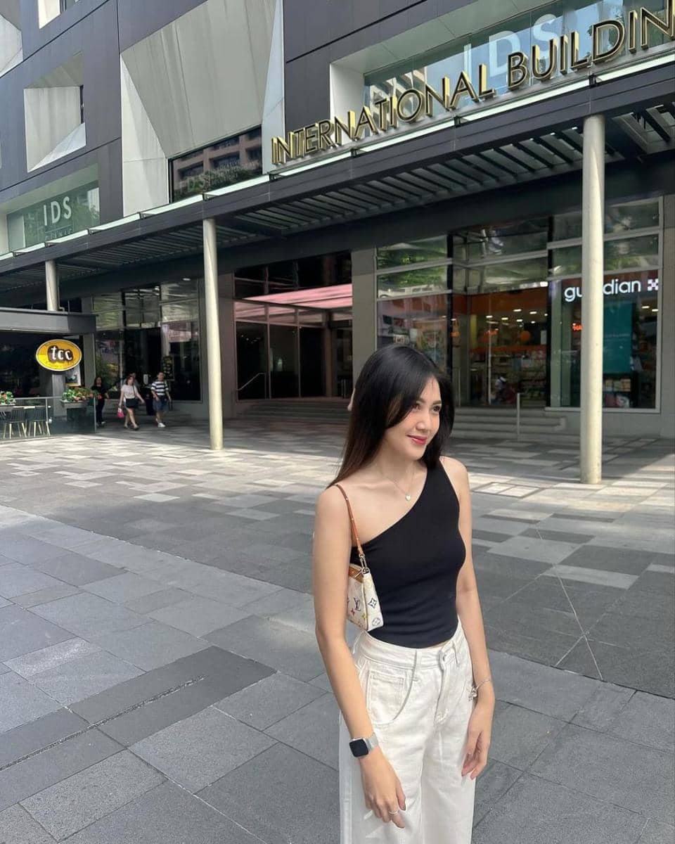 ide padu padan sleeveless top ala Shasa Zhania (instagram.com/shazhaniaa)