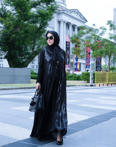 Syahrini (instagram.com/princessyahrini)