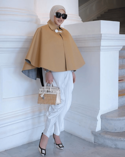 Syahrini (instagram.com/princessyahrini)