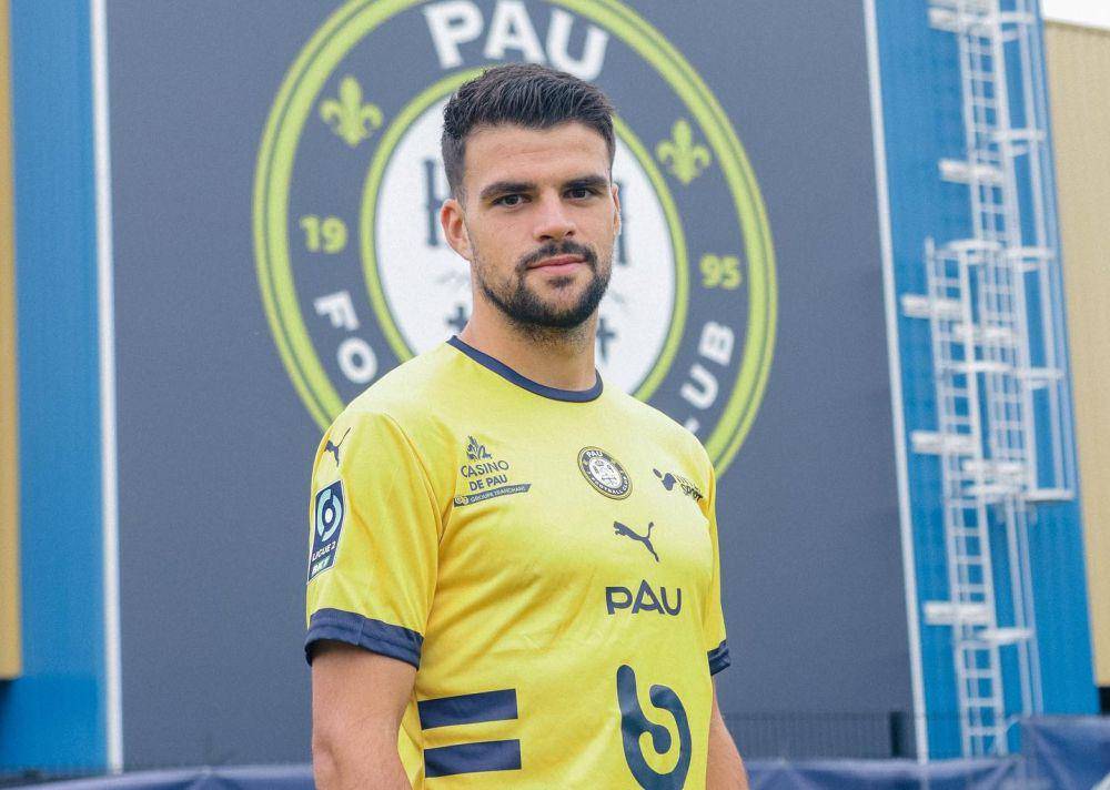 Louis Mouton saat bergabung dengan Pau FC. (instagram.com/louis.6)