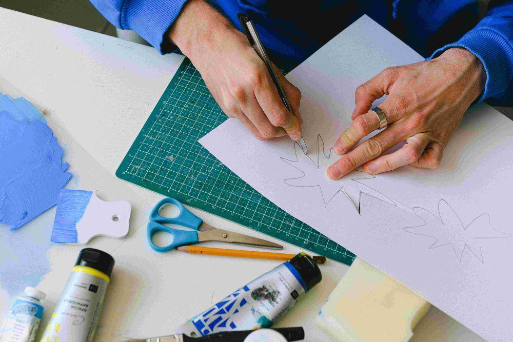 ilustrasi menggambar sketsa (pexels.com/Anna Shvets)