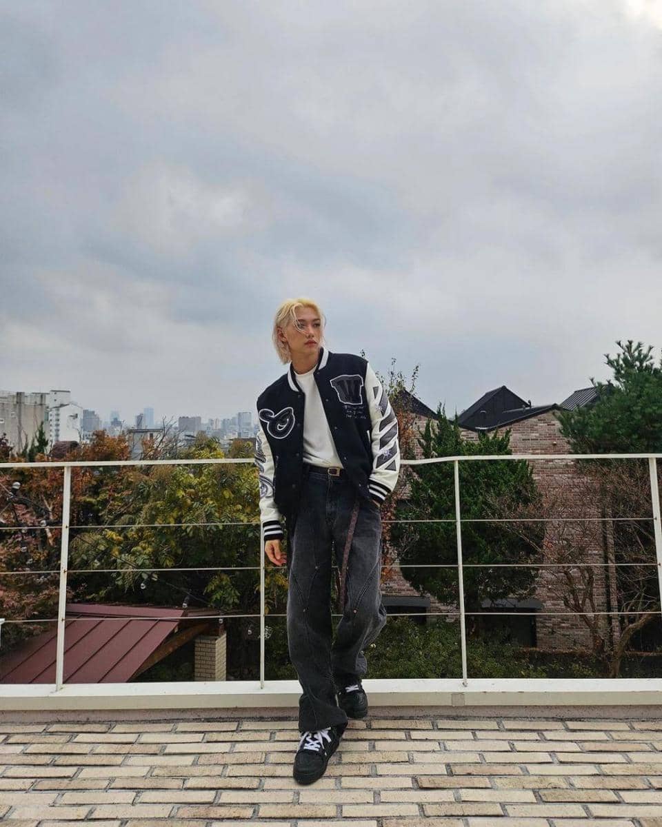 OOTD t-shirt putih ala Felix Stray Kids (instagram.com/yong.lixx)