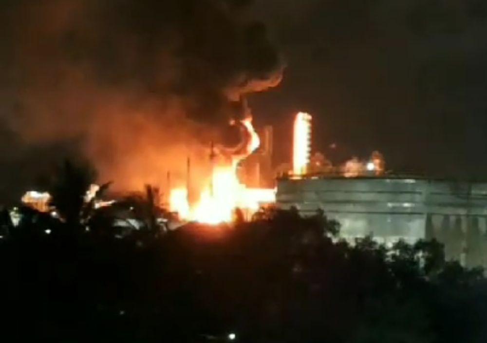 Kilang Pertamina di Balikpapan Terbakar