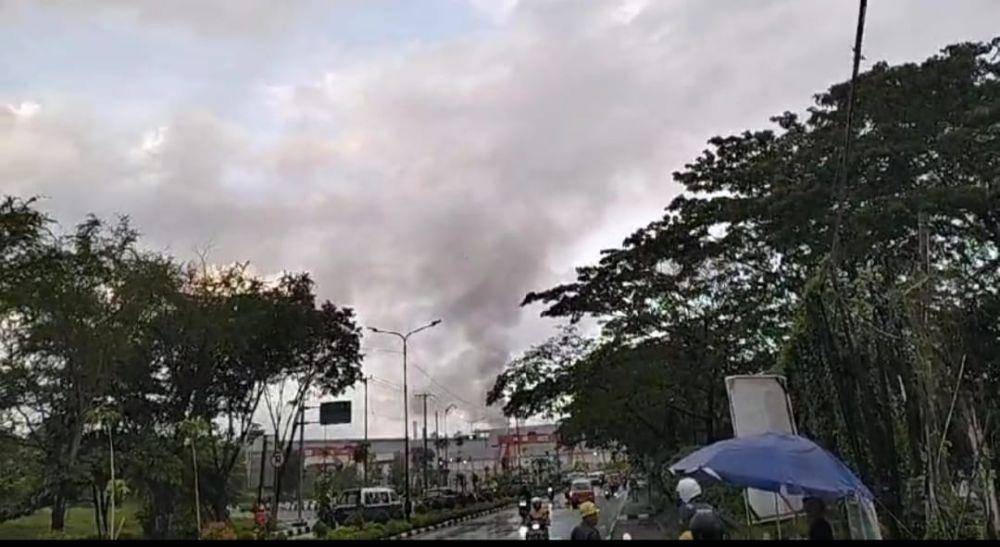 Musibah kebakaran terjadi di area Kilang Pertamina Balikpapan di Kalimantan Timur (Kaltim) pada Sabtu 25 April 2024 sekitar pukul 04.25 Wita.