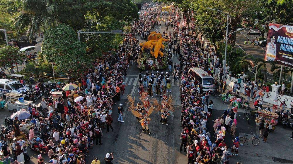 Parade Mobil Hias dan Pawai Budaya ‘Surabaya Vaganza’. (Dok. Diskominfo Kota Surabaya)