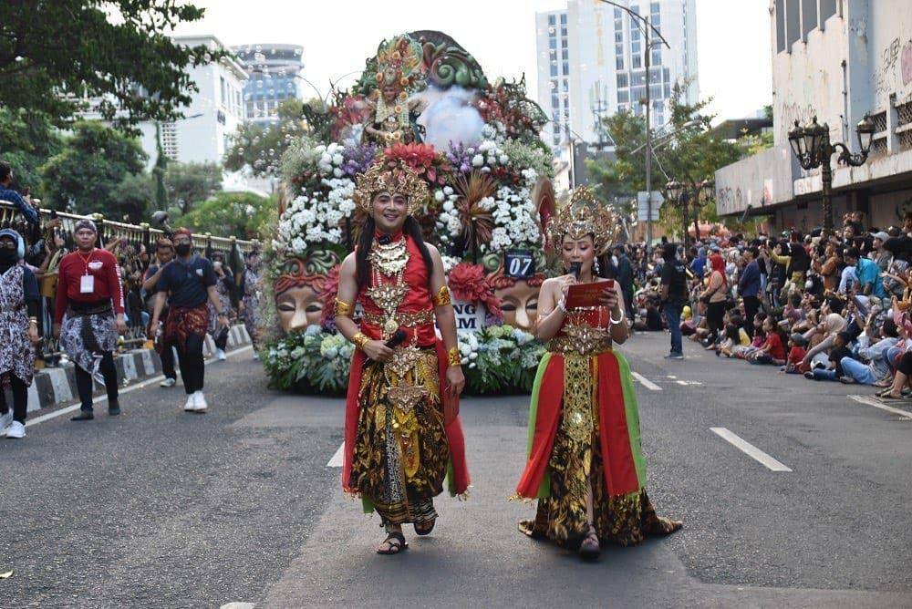 Parade Mobil Hias dan Pawai Budaya ‘Surabaya Vaganza’. (Dok. Diskominfo Kota Surabaya)