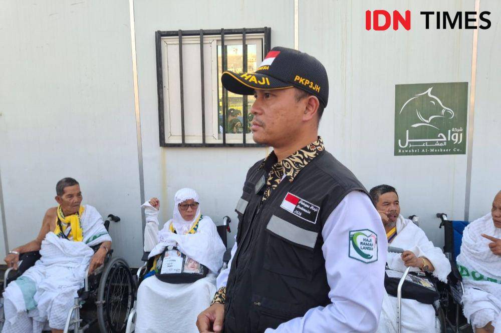 Jasa kursi dorong resmi di Masjidil Haram untuk kebutuhan jemaah. (IDN Times/Faiz Nashrillah)