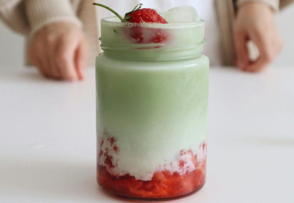 Resep Es Matcha Strawberry Cream, Minuman Segar Musim Panas