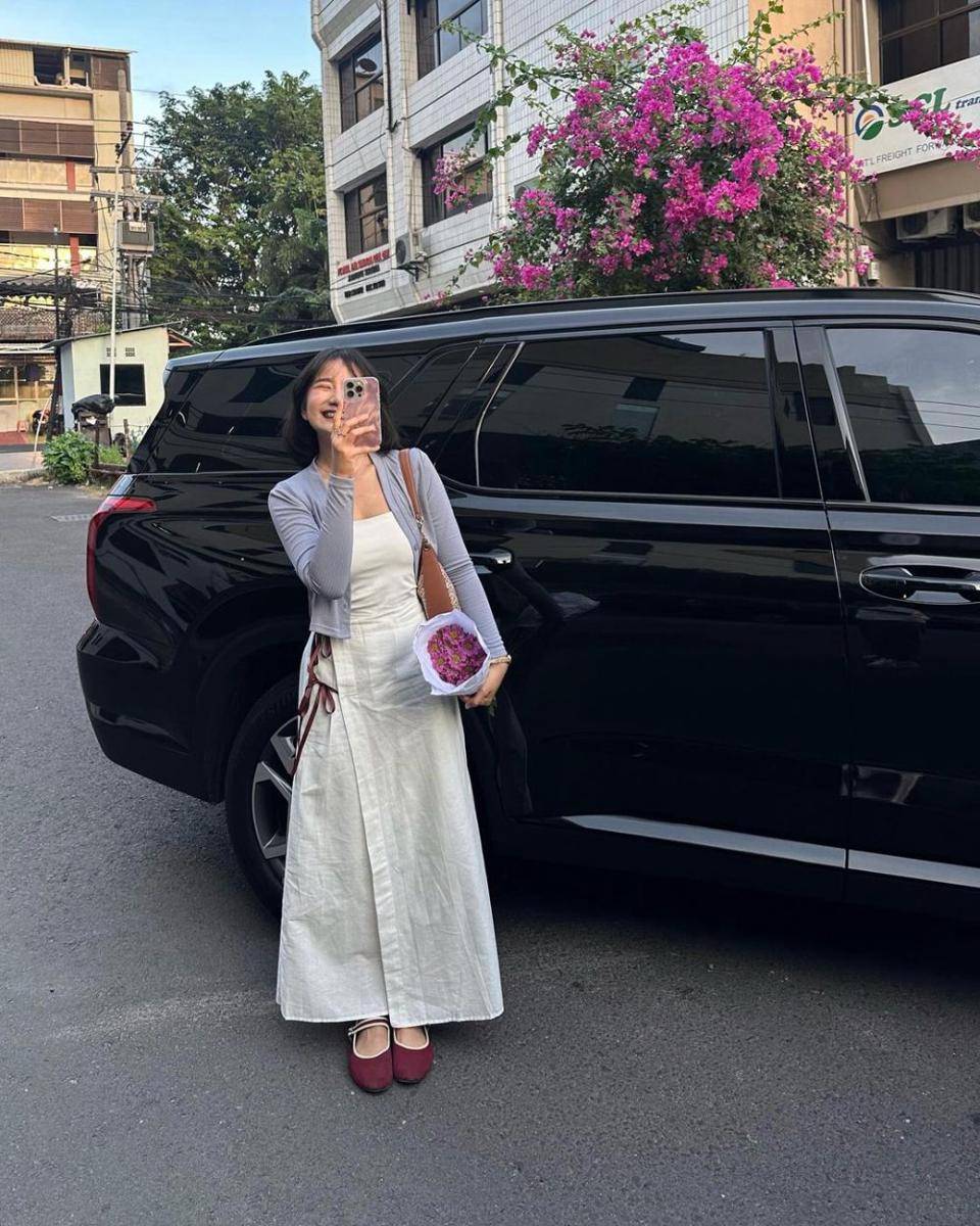 ide mix and match rok putih ala Jesica Ceren (instagram.com/jesicaceren)