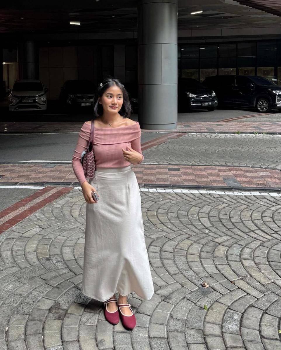 ide mix and match rok putih ala Jesica Ceren (instagram.com/jesicaceren)