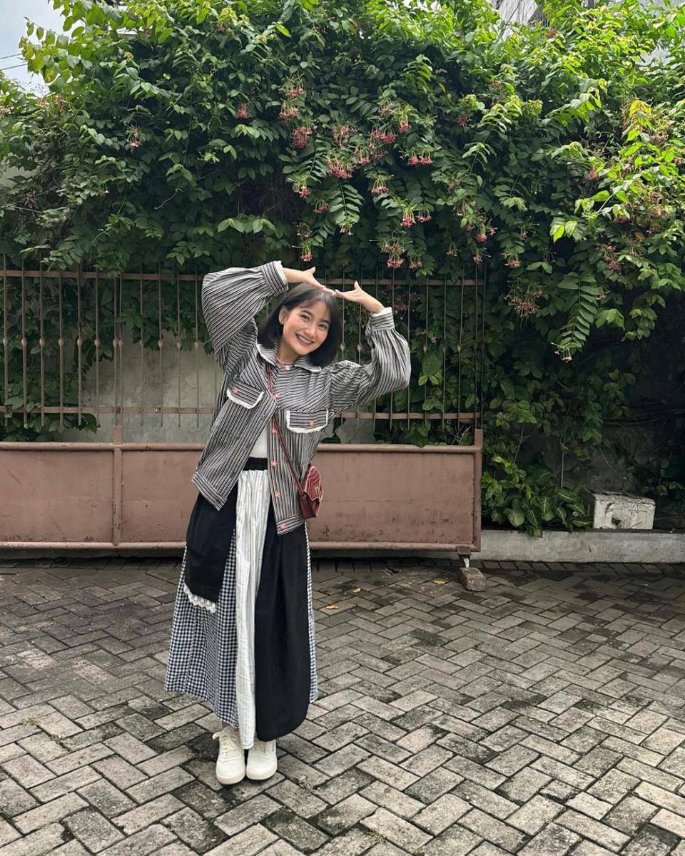 referensi outfit motif stripe ala Jesica Ceren (instagram.com/jesicaceren)