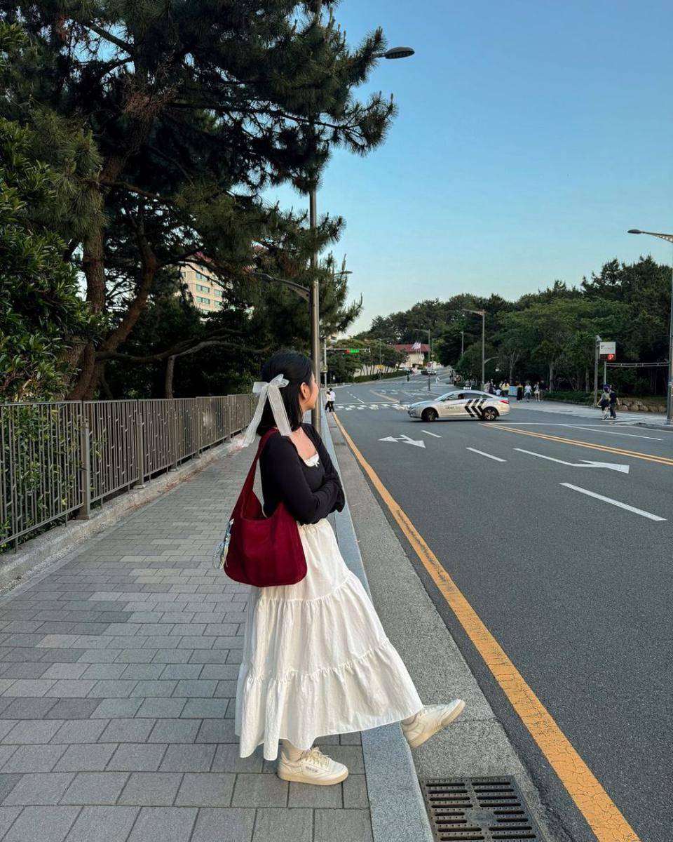 ide mix and match rok putih ala Jesica Ceren (instagram.com/jesicaceren)