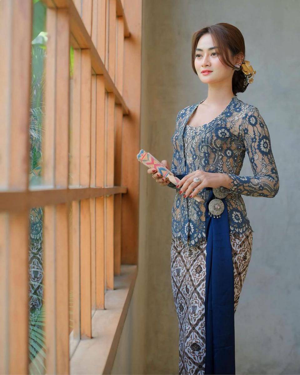 gaya kebaya ala Nindy Pricilia (instagram.com/nindypricilia)