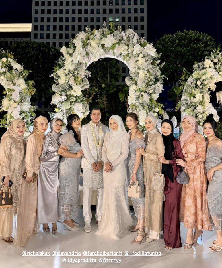 potret pernikahan Melody Prima dan Ilham Prawira (Instagram.com/fitrrryy)