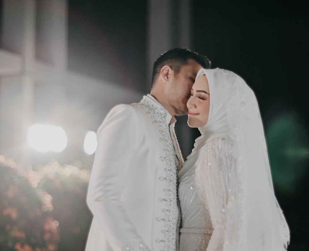 7 Gaya dan Makeup Pernikahan Melody Prima, Pakai Gaun Menawan!