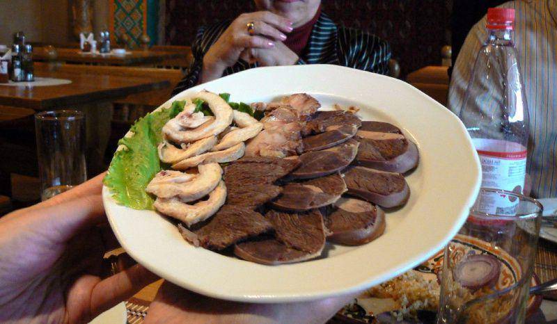 ilustrasi sepiring daging kuda (commons.m.wikimedia.org/Sara Yeomans)