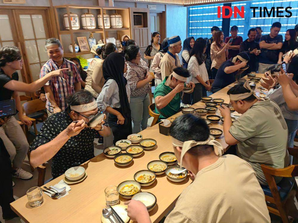 Lomba makan ramen di Mangano Restaurant Solo Baru. (IDN Times/Larasati Rey)