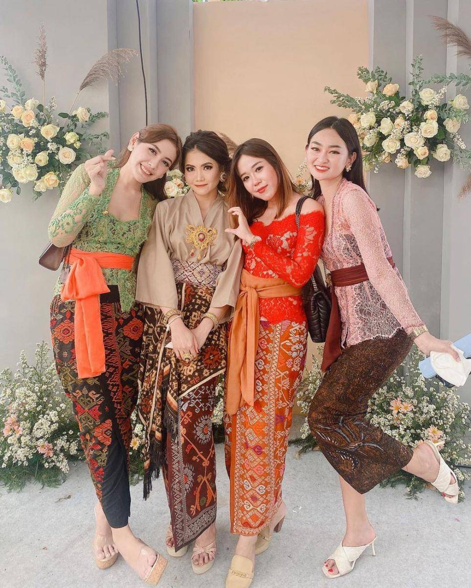 gaya kebaya ala Nindy Pricilia (instagram.com/nindypricilia)