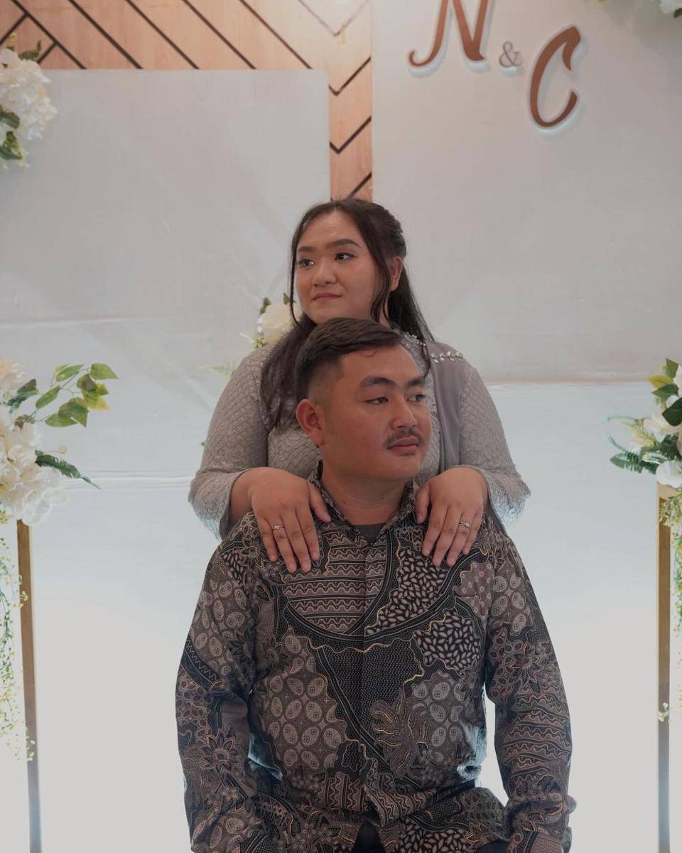 Gaya lamaran Nadya, adik Nathalie Holscher (instagram.com/nathalieholscher | instagram.com/nadyaholscher)