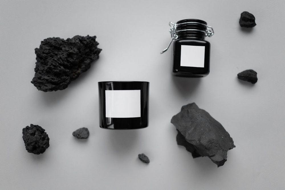 5 Manfaat Charcoal yang Terkandung dalam Face Scrub Cowok, Pahami!