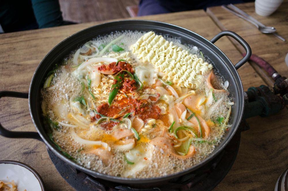 6 Tempat Makan di TSM Bandung, Banyak Makanan Jepang