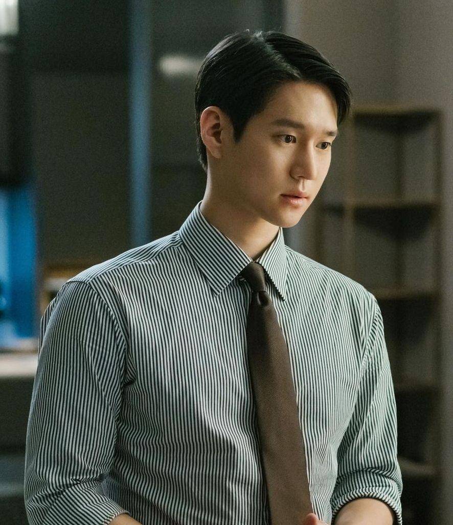 Go Kyung Pyo (instagram.com/cln_company)