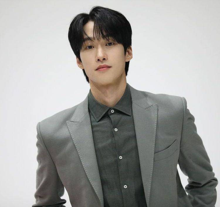 Lee Sang Jun (instagram.com/doubleh_tne)