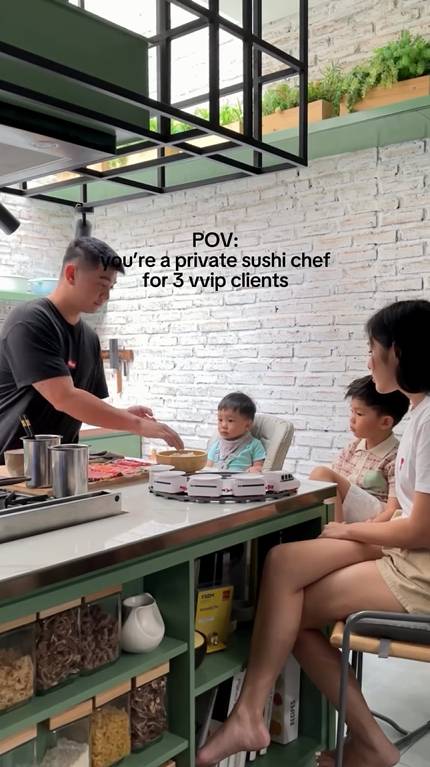 potret Chef Arnold jadi chef sushi pribadi keluarga kecilnya (instagram.com/arnoldpo)