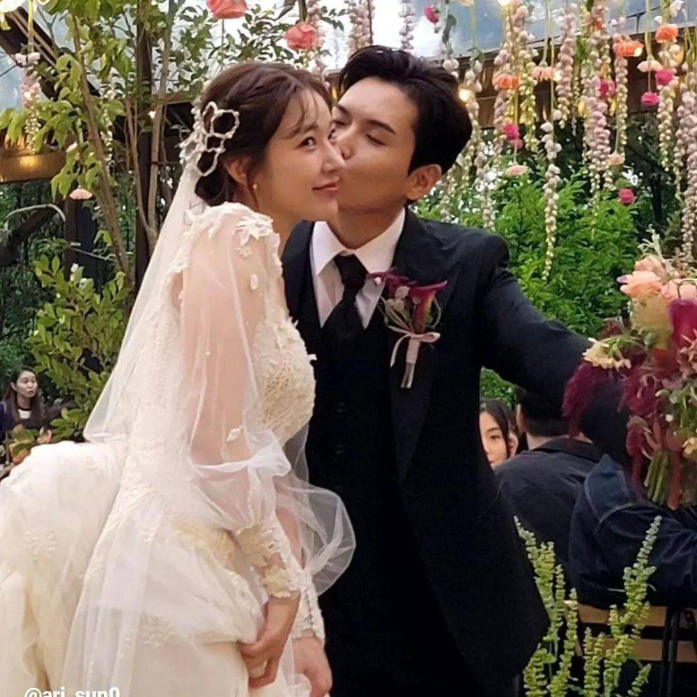 Pernikahan Ryeowook Super Junior dan Ari eks Tahiti (instagram.com/vitria_cho)