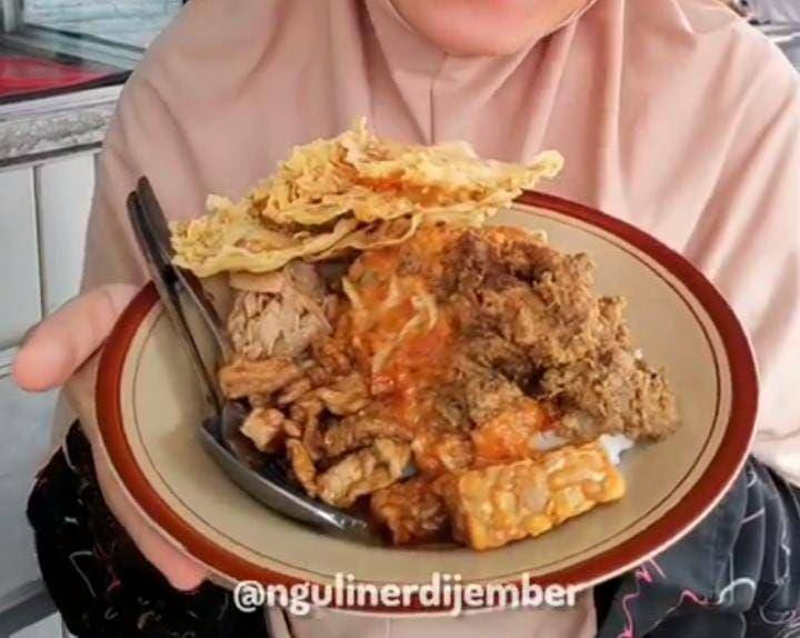 Warung Bu Hasyim (Instagram/ngulinerdijember)