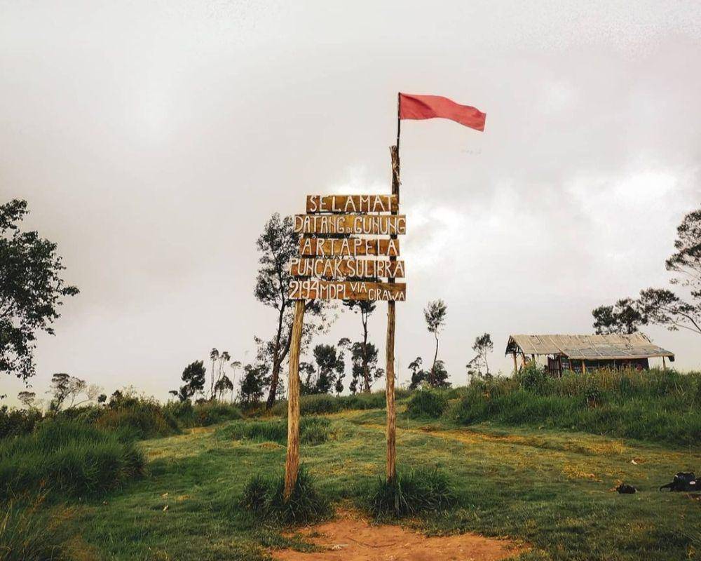 Gunung Artapela (instagram.com/denisaaxi)