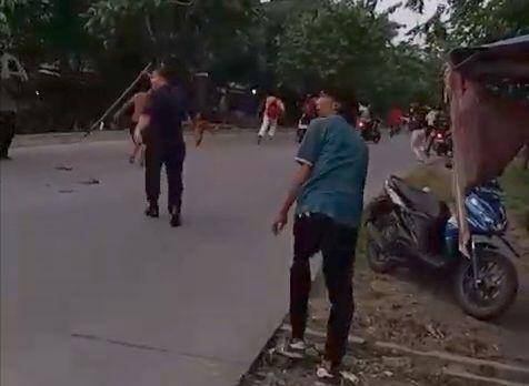 Tawuran pelajar di Bekasi dibubarkan warga. (Istimewa)