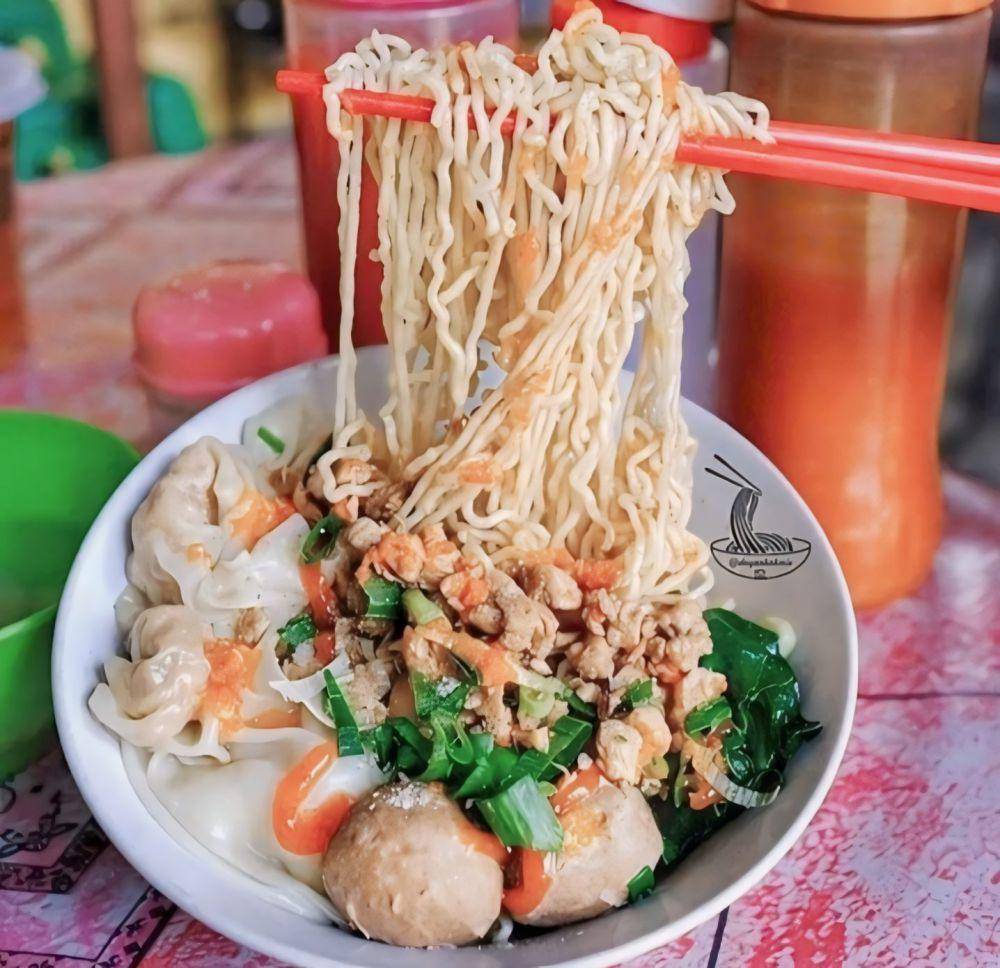 Bakmi Roxy (instagram.com/bakmiroxy1999)