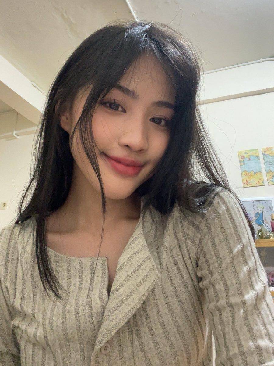 Ella JKT48 (x.com/am_ellajkt48)