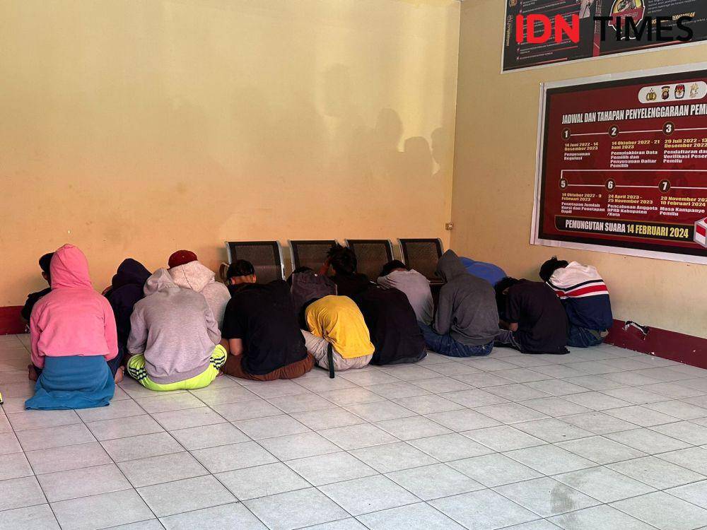 Belasan remaja di Pontianak Selatan kumpul-kumpul ngelem. (IDN Times/Teri).