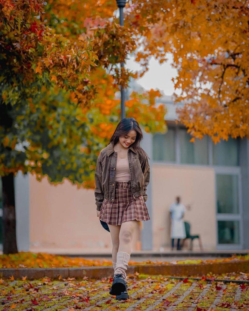 tips styling mini skirt untuk look yang kasual (instagram.com/fuji_an)
