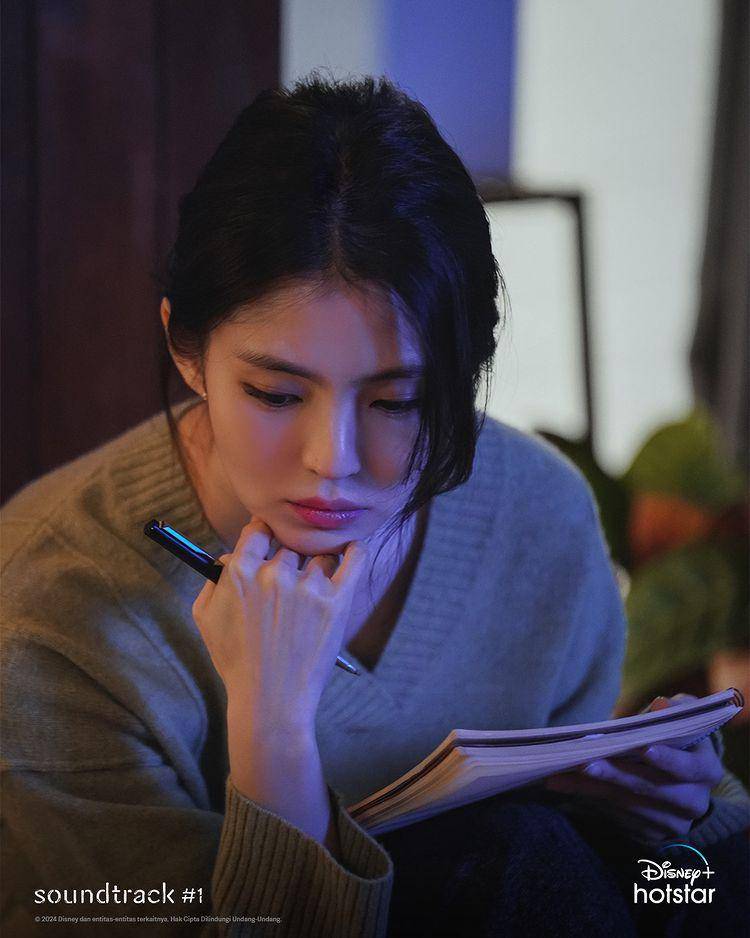 Han So Hee di drama Soundtrack 1 (instagram.com/disneyplushotstarid)