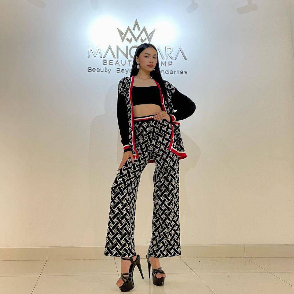 gaya outfit Olivia Stevanie (instagram.com/oliviajstevanie)