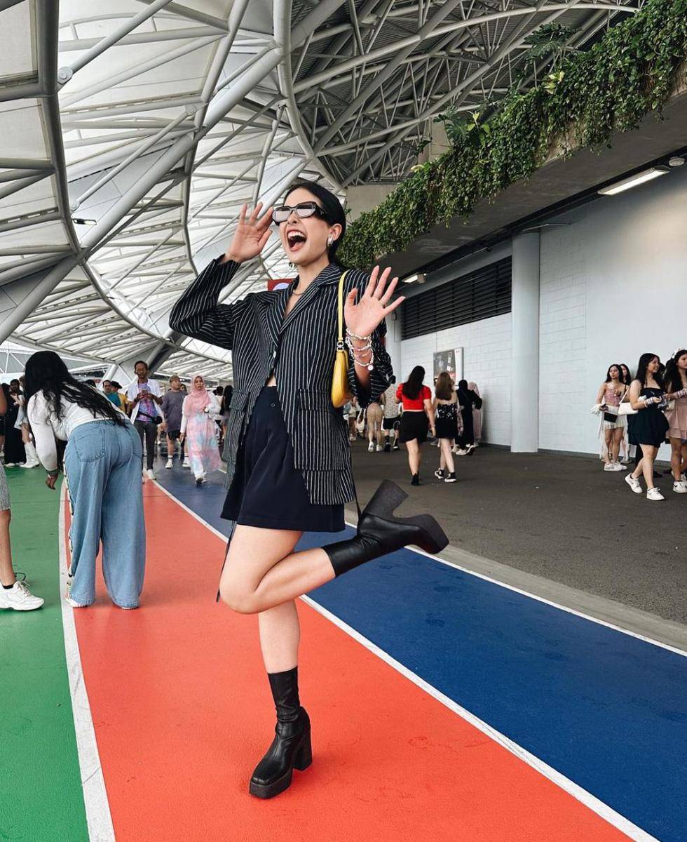 tips styling mini skirt untuk look yang kasual (instagram.com/maudyayunda)