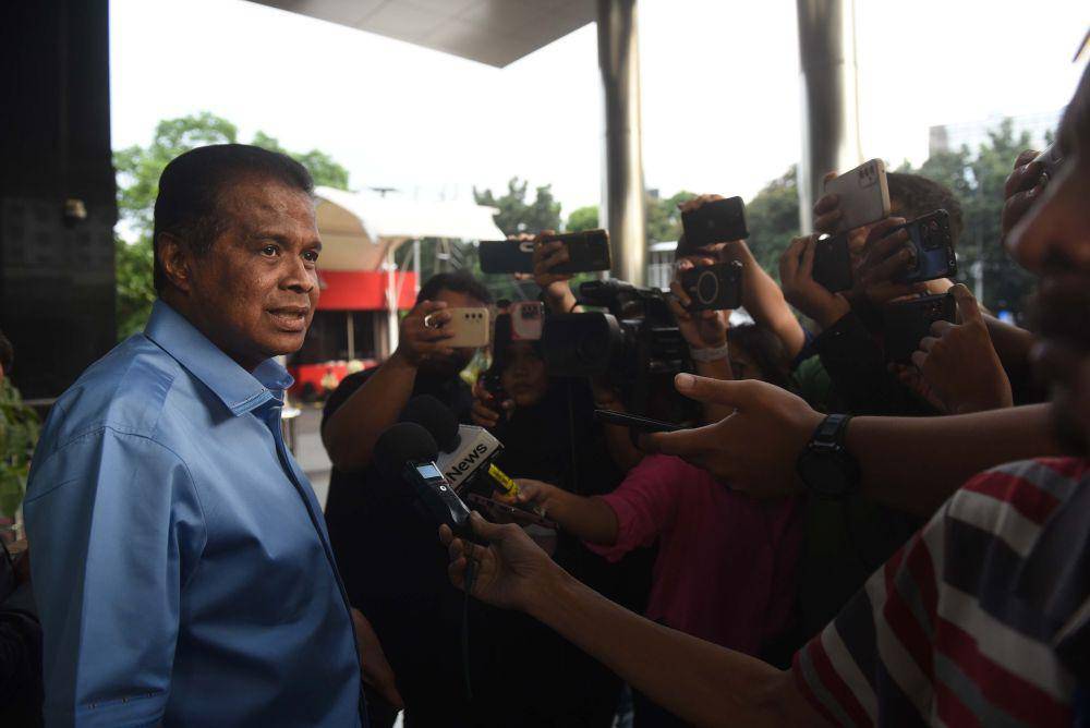 Politisi Partai Golkar Fuad Hasan Masyhur menjalani pemeriksaan di Gedung Merah Putih KPK, Jakarta, Senin (27/5/2024). (ANTARA FOTO/Indrianto Eko Suwarso)