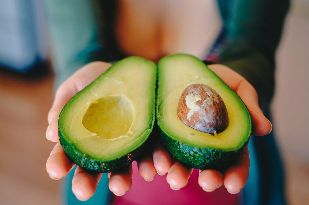 10 Tips Memilih Buah Alpukat yang Segar, Dijamin Gak Salah Pilih!