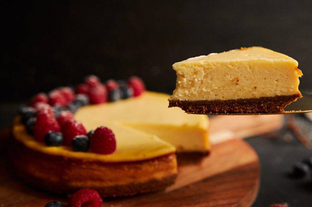 ilustrasi cheesecake kacang kastanya (freepik.com/wirestock)