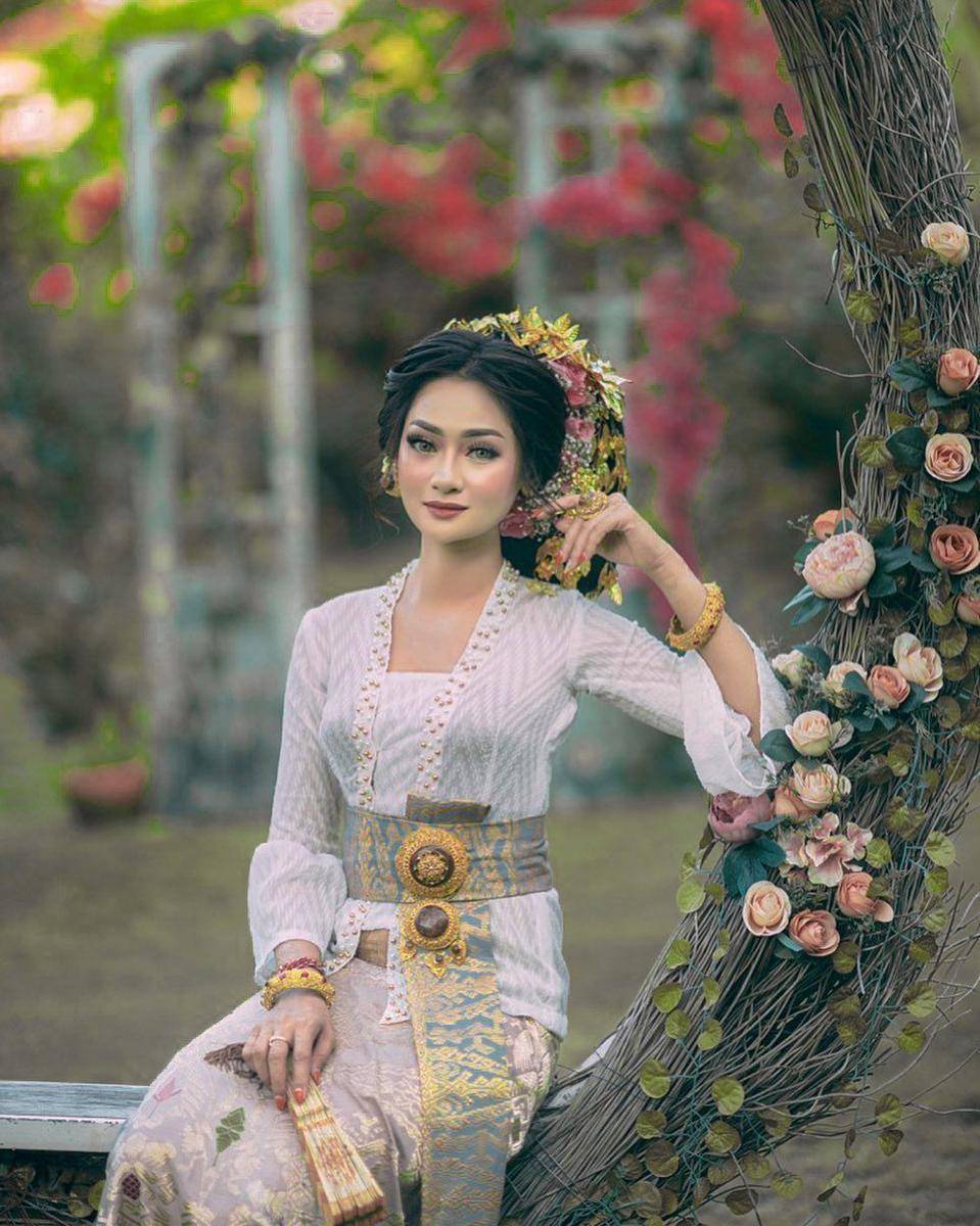 gaya kebaya ala Nindy Pricilia (instagram.com/nindypricilia)