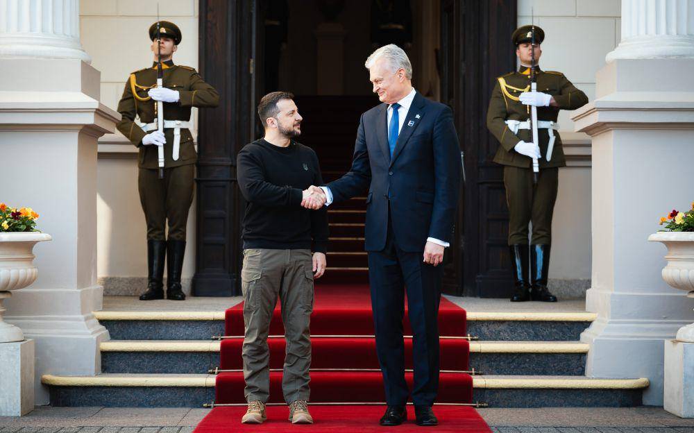 Presiden Ukraina, Volodymyr Zelenskyy dan Presiden Lithuania, Gitanas Nauseda (Twitter.com/Gitanas Nausėda)