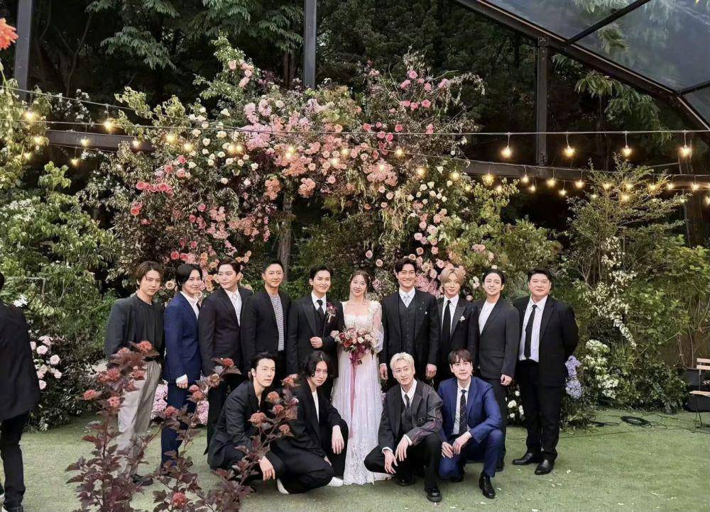 potret Super Junior di pernikahan Ari TAHITI dan Ryeowook (twitter.com/forYJJDHES)