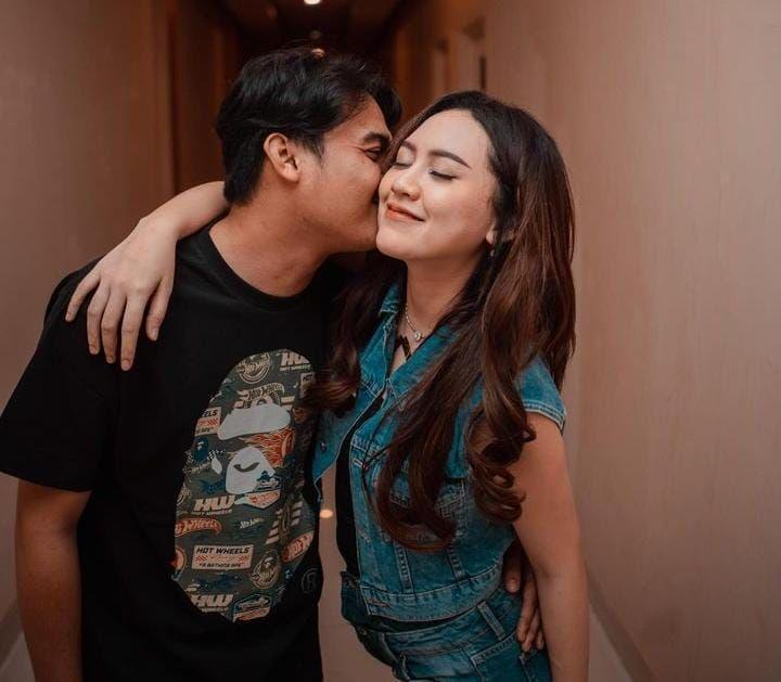 Gilga dan Happy Asmara Menikah, KUA Wungu Keluarkan Surat